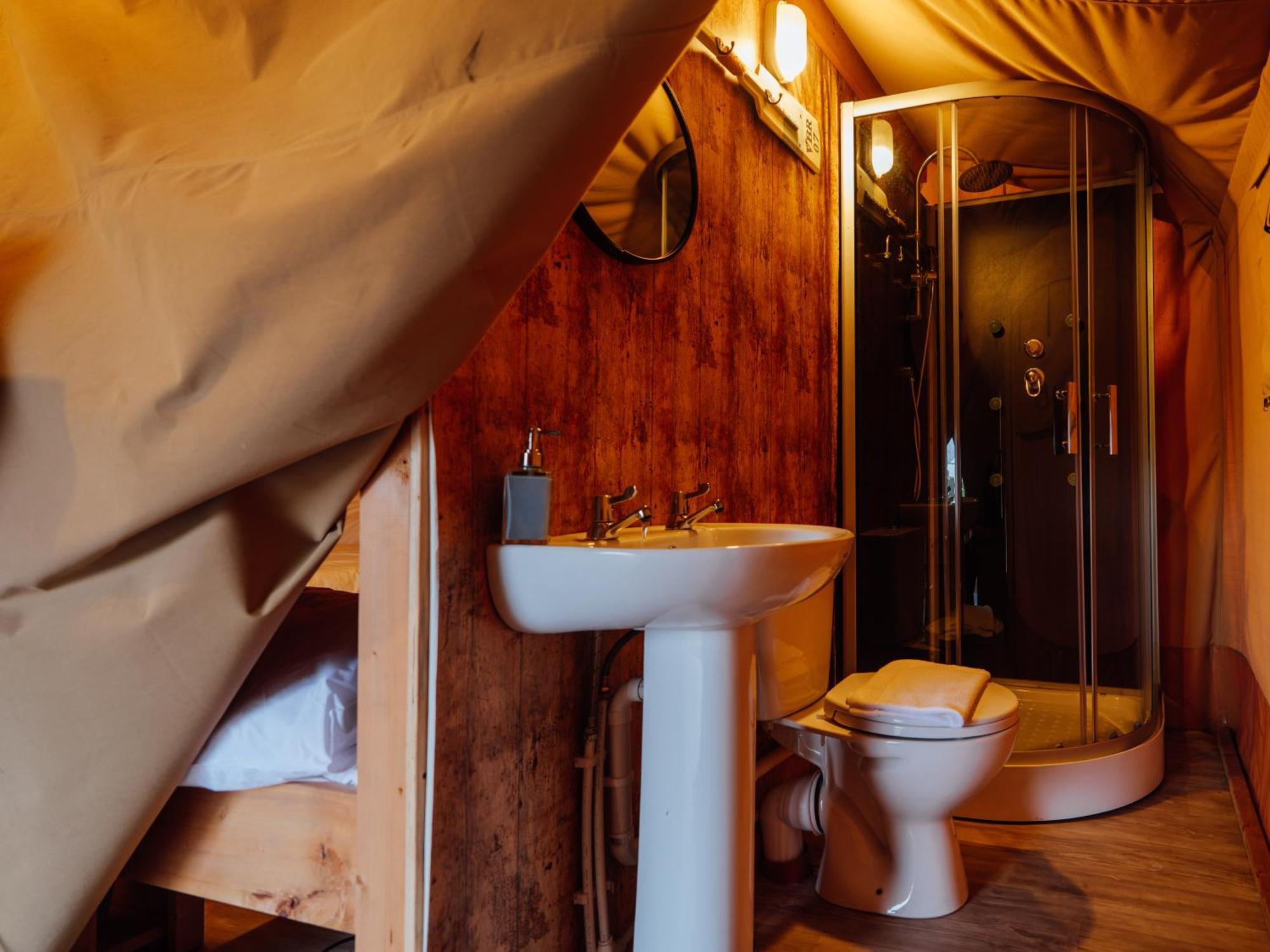 Sunset Retreats Safari Tent Ombersley Экстерьер фото